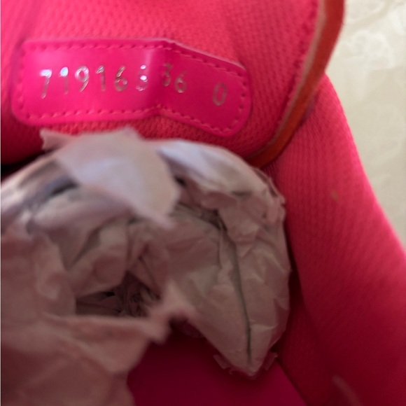 Alexander McQueen sneakers women’s size 36(6) practically new only worn once - Picture 3 of 6